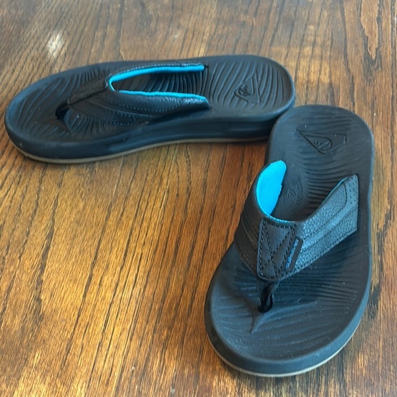 Quiksilver Black and Blue Sandals with Wave Grip - Picture 7 of 12